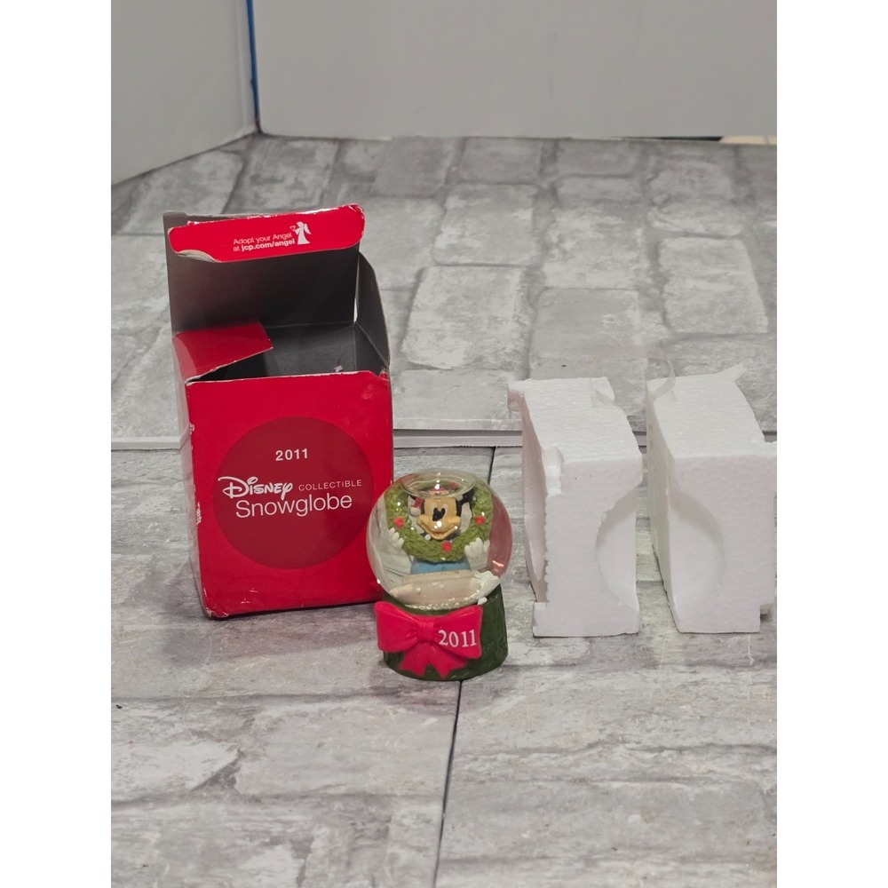 Disney Snow Globe 2011 Mickey Mouse Wreath JC Penney Christmas‎ 2.375" Mini